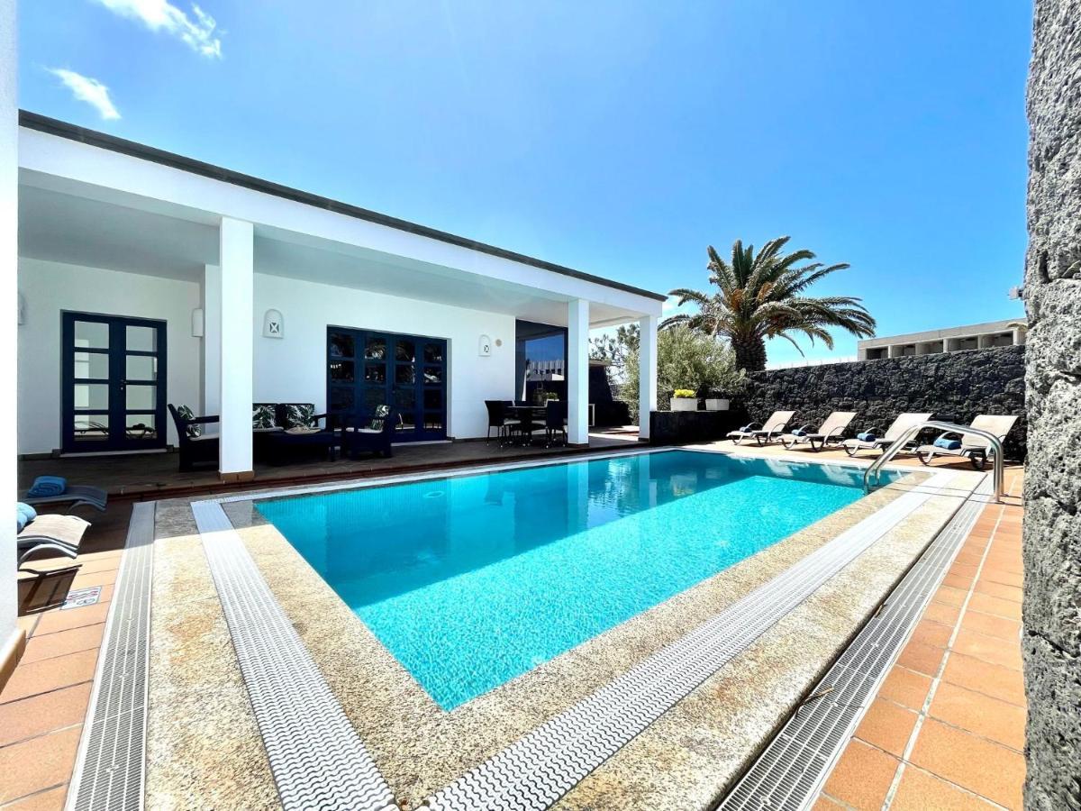Mamma Mia Pool Heat Private & Jacuzzi Villa Playa Blanca (Lanzarote)