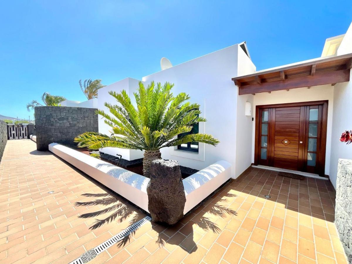 Mamma Mia Pool Heat Private & Jacuzzi * Playa Blanca (Lanzarote)