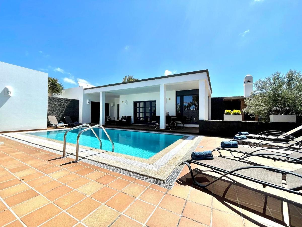 Mamma Mia Pool Heat Private & Jacuzzi * Playa Blanca (Lanzarote)