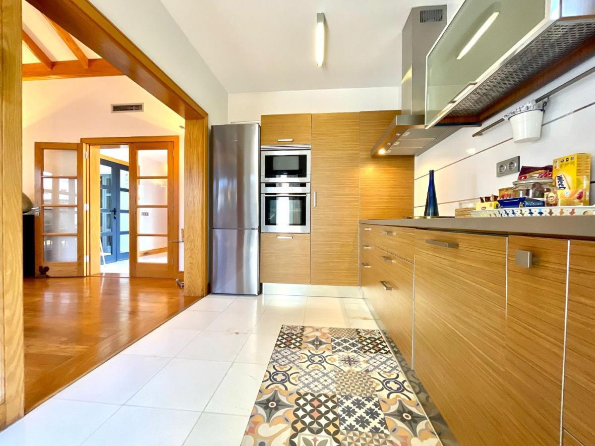 Mamma Mia Pool Heat Private & Jacuzzi Villa *
