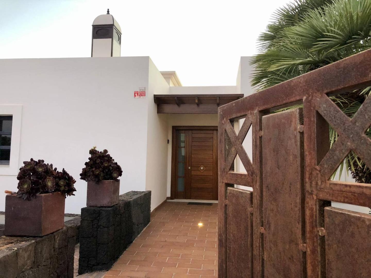 Mamma Mia Pool Heat Private & Jacuzzi * Playa Blanca (Lanzarote)
